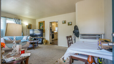 701-703 1/2 W. Glenoaks B in Glendale, CA - Building Photo - Interior Photo