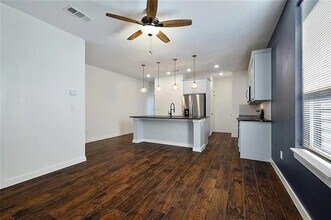 800 S Welch St in Denton, TX - Building Photo - Building Photo