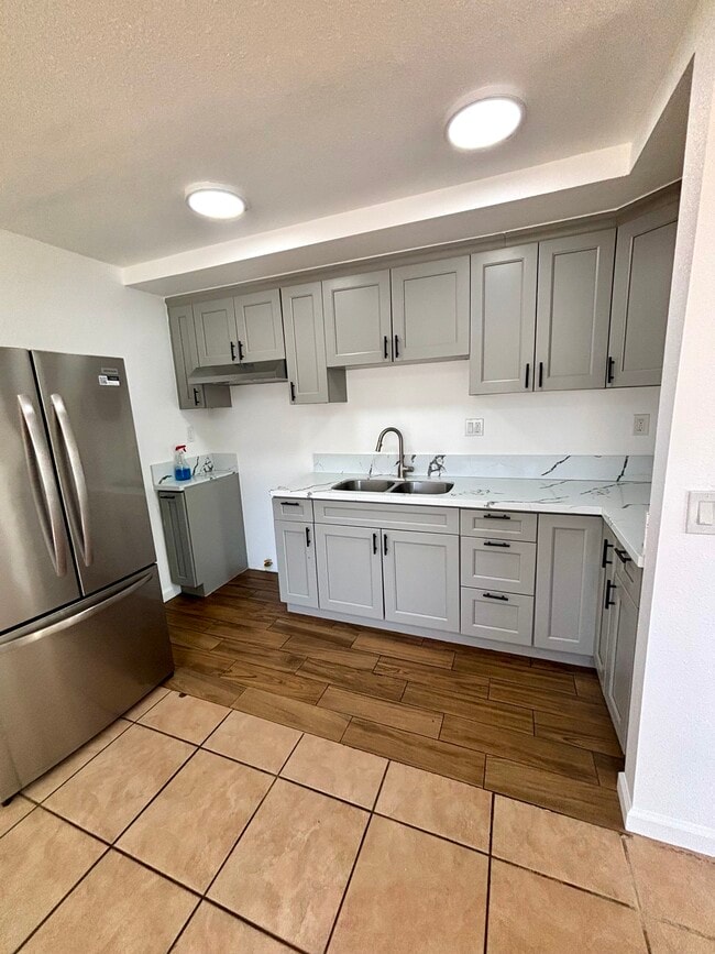 1738 W 85th St, Unit B in Los Angeles, CA - Foto de edificio - Building Photo