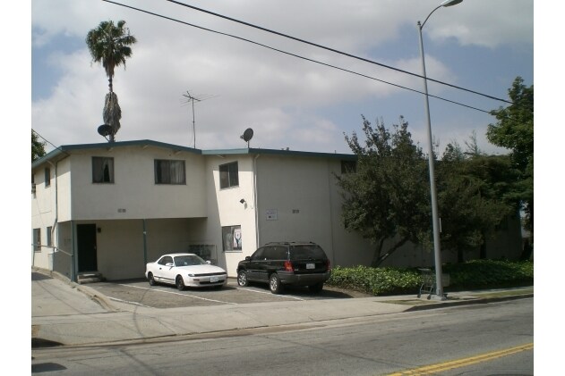 654 N Commonwealth Ave in Los Angeles, CA - Building Photo