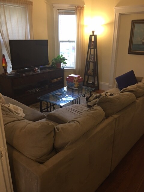 37 Elm St, Unit 1 in Somerville, MA - Building Photo - Building Photo