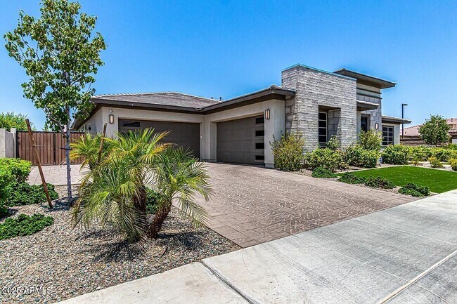 1316 E Lynx Way in Gilbert, AZ - Building Photo - Building Photo