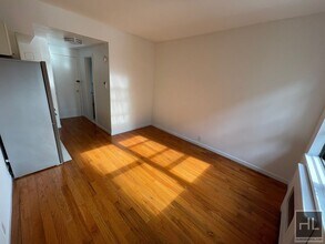 East 61 Street in New York, NY - Building Photo - Building Photo