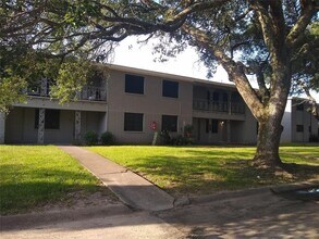 1867 Florida Dr-Unit -42 in Seabrook, TX - Building Photo - Building Photo