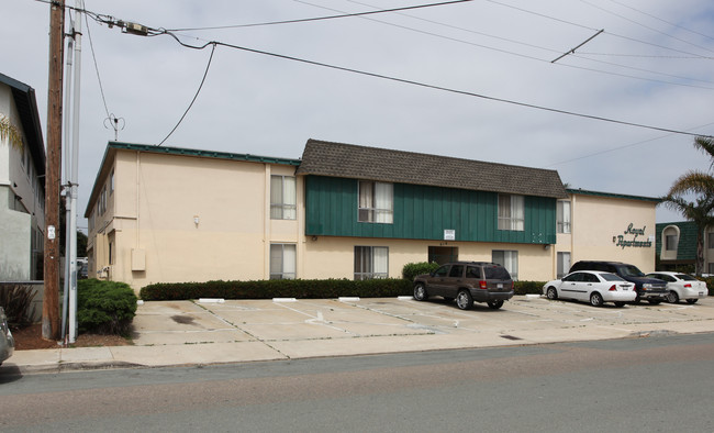 Royal Apartments in Imperial Beach, CA - Building Photo - Building Photo