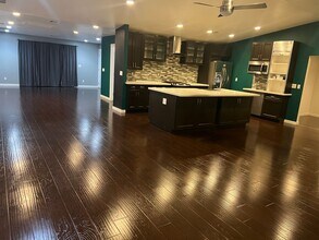 811 E Oakey Blvd in Las Vegas, NV - Building Photo - Building Photo