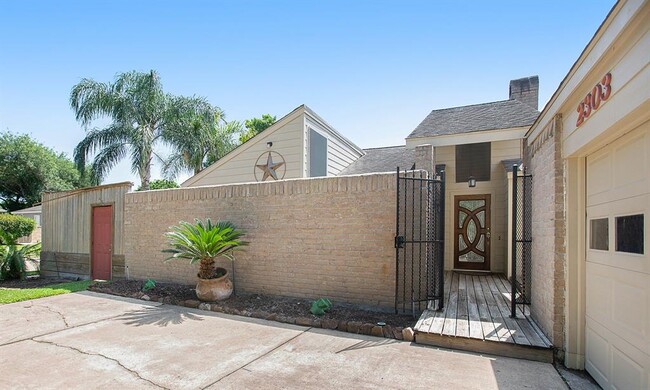 2303 Silver Sage Dr in Houston, TX - Building Photo - Building Photo