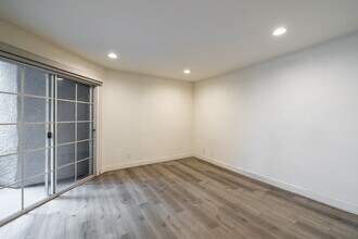 St Andrews Apartments in Los Angeles, CA - Foto de edificio - Building Photo