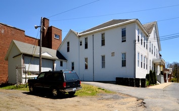 105 Mill St in Corinth, NY - Foto de edificio - Building Photo