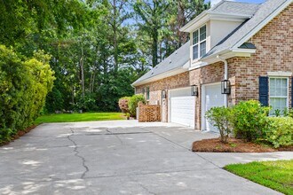 747 Channing Dr in Richmond Hill, GA - Building Photo - Building Photo