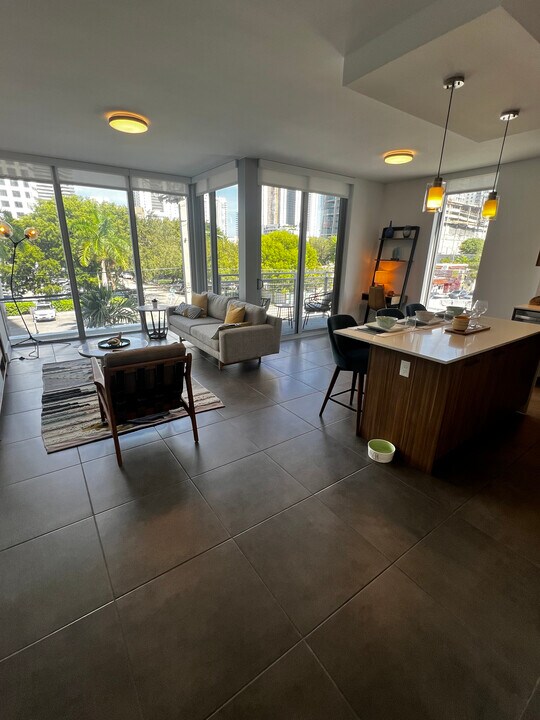 215 NE 27th St, Unit B1 in Miami, FL - Building Photo