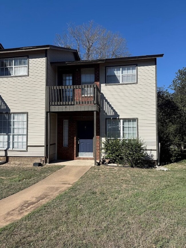 property at 1819 River Crossing Cir