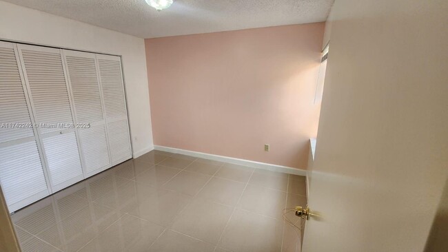 8228 NW 199th Ter in Hialeah, FL - Building Photo - Building Photo