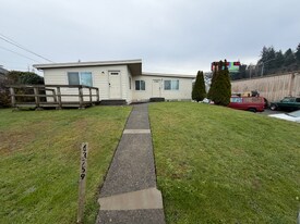 63757 Harriet Rd, Unit B in Coos Bay, OR - Building Photo
