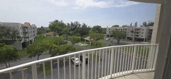 8260 SW 210th St in Cutler Bay, FL - Building Photo