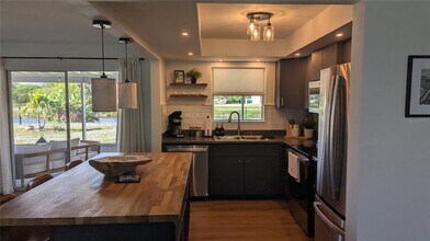 173 Rotonda Cir in Rotonda West, FL - Building Photo - Building Photo