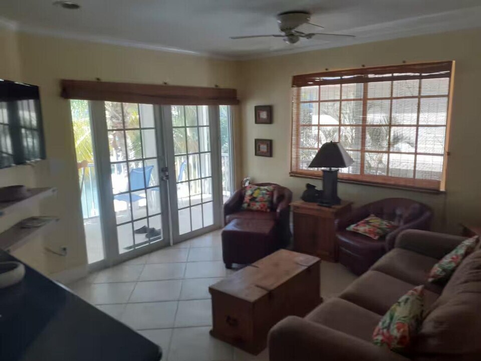 9922 Aviation Blvd in Marathon, FL - Building Photo