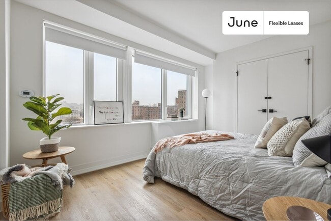 Absolutely ROOM at The Heritage House, Unit 3 in New York, NY - Foto de edificio - Building Photo