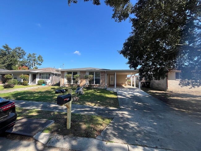 4937 Maid Marion Dr in New Orleans, LA - Building Photo - Building Photo