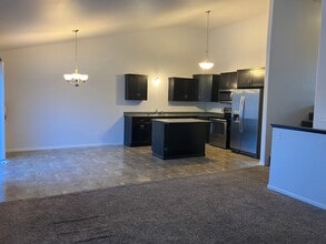 2262 35th St S Cir in Moorhead, MN - Building Photo - Building Photo