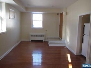 57 Hastings Ave in Rutherford, NJ - Building Photo - Building Photo