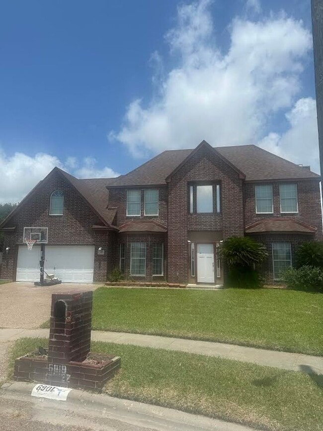 6901 Windy Cove Cir in Corpus Christi, TX - Building Photo - Building Photo
