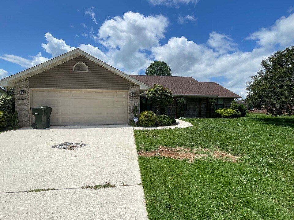 1757 Thurman Cir in Sevierville, TN - Building Photo