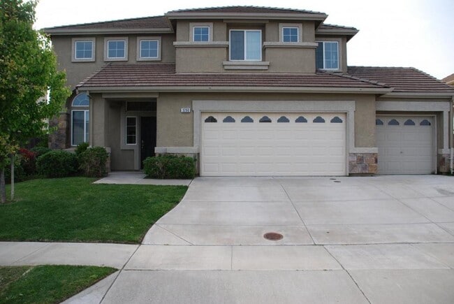 property at 3260 San Salvador St