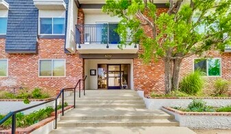 5252 Coldwater Canyon Ave, Unit #207 in Los Angeles, CA - Building Photo