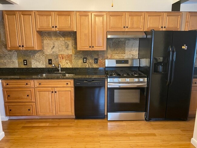 131 Josephine Ave, Unit 3
