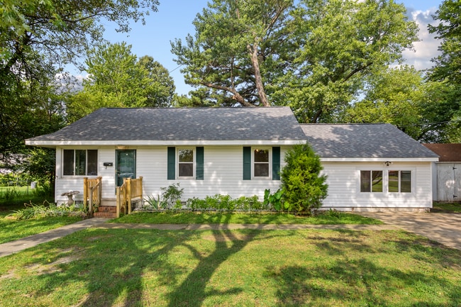 577 Harpersville Rd in Newport News, VA - Foto de edificio - Building Photo