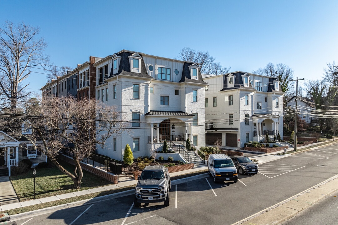 The Row at Westhampton in Richmond, VA - Building Photo