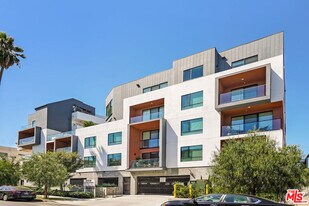 521 N Gramercy Pl in Los Angeles, CA - Building Photo