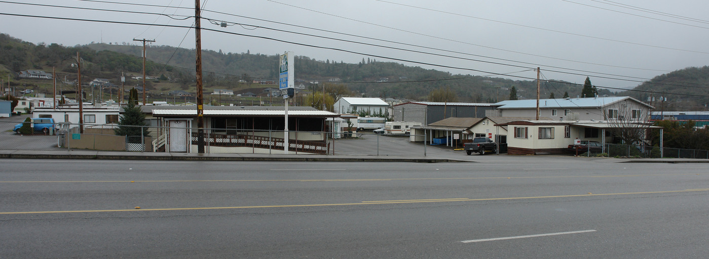 Roseburg Mobile Home & RV Park in Roseburg, OR - Building Photo