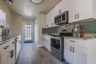 13315 Southview Ln in Dallas, TX - Building Photo - Building Photo
