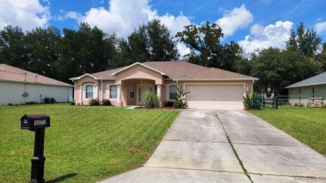 3273 W Babcock Pl in Citrus Springs, FL - Building Photo - Building Photo