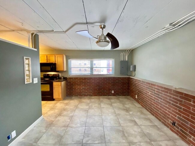 1808 3rd Ave, Unit 103 in Rock Island, IL - Foto de edificio - Building Photo