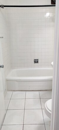 605 N Wolf Rd photo'