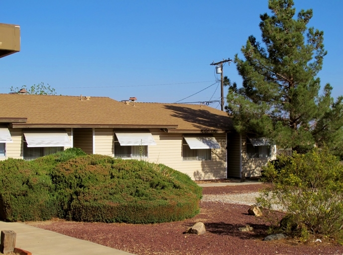 20027 Carlisle Rd in Apple Valley, CA - Foto de edificio