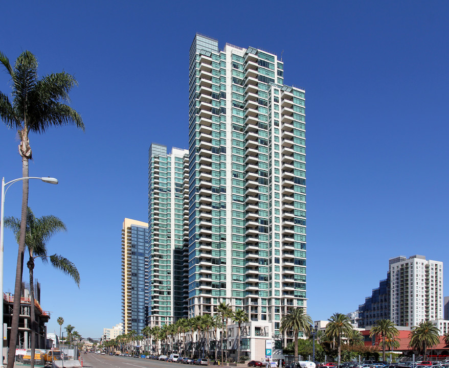 The Grande Santa Fe Place in San Diego, CA - Foto de edificio