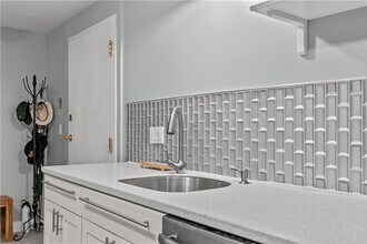 66 Girard Ave in Newport, RI - Building Photo - Building Photo