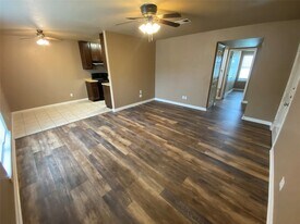 241 N Sherman St, Unit A in Palmer, TX - Building Photo