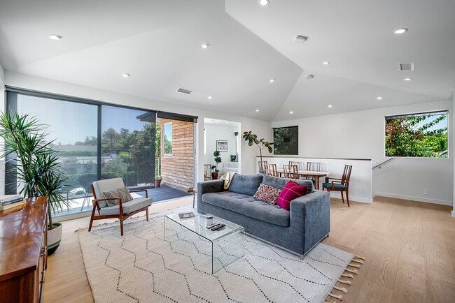 property at 4539 Beck Ave