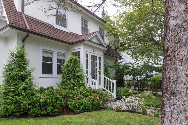 property at 29 Armourvilla