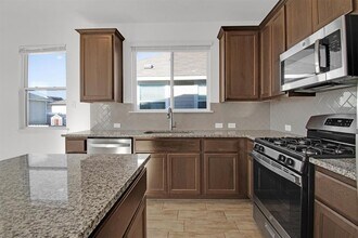 283 Fabion St in Niederwald, TX - Foto de edificio - Building Photo