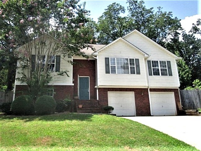 2717 Oak Meadow Ln in Snellville, GA - Building Photo