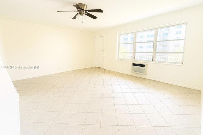 3923 NE 166th St, Unit N208 in North Miami Beach, FL - Building Photo - Building Photo