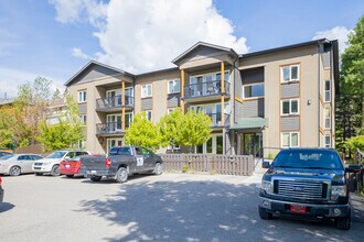 443 Muskrat St in Banff, AB - Building Photo - Building Photo