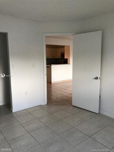 250 Palm Cir W-Unit -Apt 105 in Pembroke Pines, FL - Building Photo - Building Photo