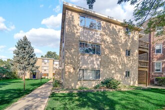 7019 N Ridge Blvd in Chicago, IL - Building Photo - Building Photo